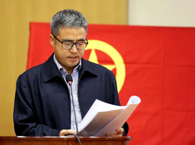 公司黨委委員、副總經(jīng)理、總工程師曹堅宣讀表彰決定.jpg